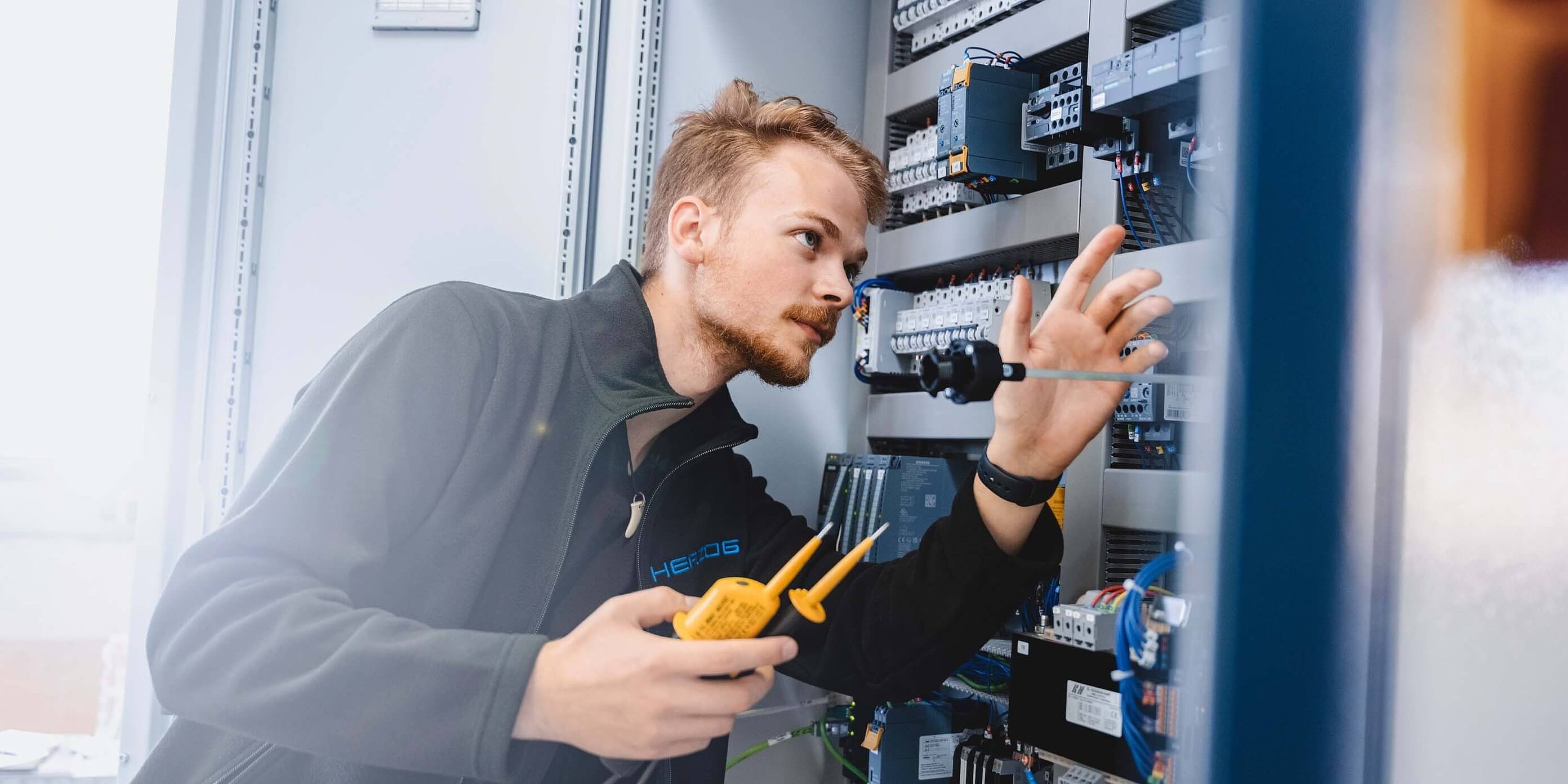 Technical Service: Strictly customer-oriented:for trouble-free operation 